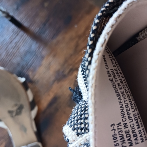 Saks Fifth Ave Black and White Striped Slip On Sandals - 7.5M - Picture 3 of 5